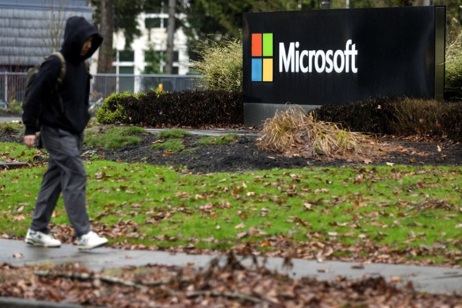 Việc đầu tư mạnh vào AI cũng khiến chi phí hoạt động của Microsoft tăng cao. Ảnh: Reuters