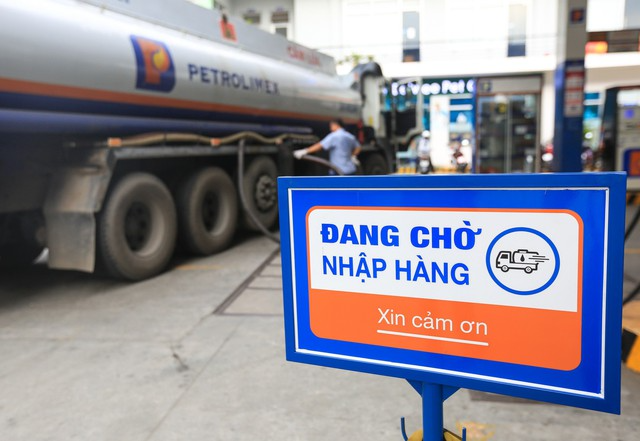 Sốt đổi tiền lì xì với mức phí chóng mặt, thị trường chứng khoán nghỉ Tết 5 phiên.