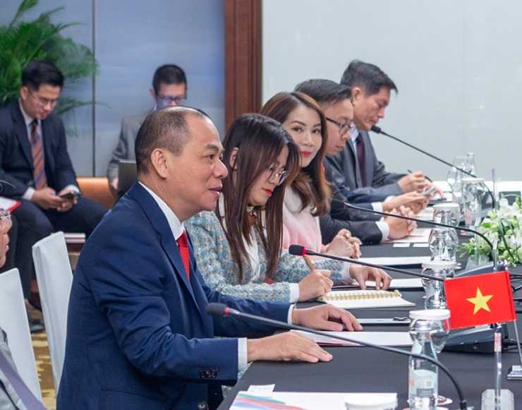 Tài sản của Phạm Nhật Vượng tăng thêm 214 triệu USD, An Giang xuất khẩu 13 tấn xoài hạt lép sang Hàn Quốc