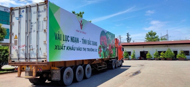 Thị trường Tết Doanh thu áo dài giảm 22%, chứng khoán khởi sắc tăng 125.000 tài khoản