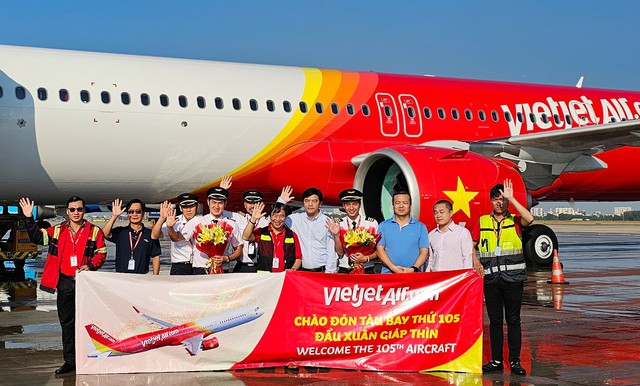 Vàng nhẫn lập kỷ lục mới ngày vía Thần Tài, Vietjet đón tàu bay thứ 105.