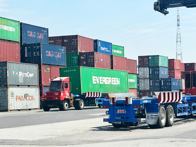 Giá cước vận chuyển hàng hóa tăng chóng mặt, gấp 2-6 lần so với cùng kỳ. Ảnh minh họa: Thanh Niên